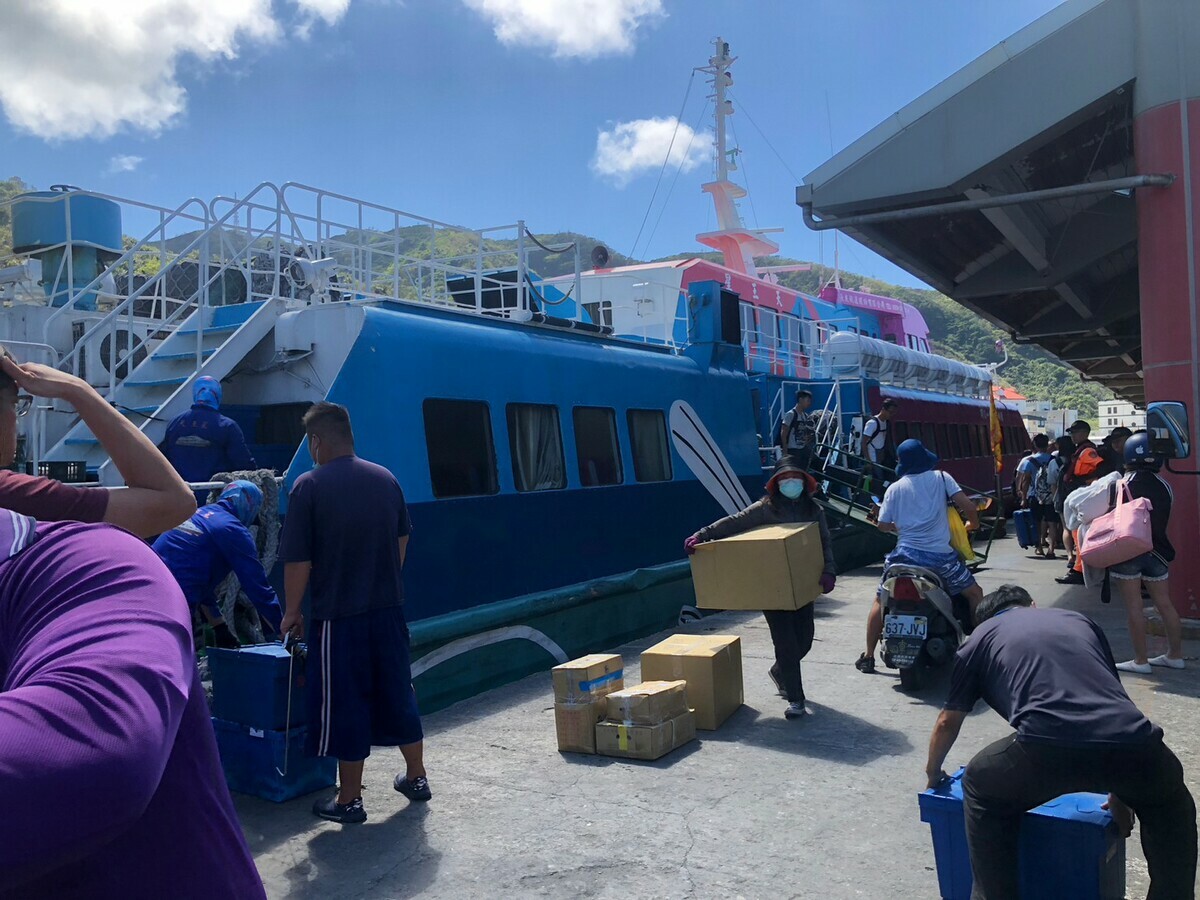 懶人包》薔琵颱風來襲!雙鐵增班、國內線全取消 海陸空交通異動一次看