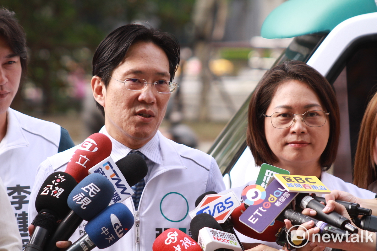  民眾黨立委張其祿（左）直言：「民眾黨成立的初衷就是清廉與改革，若黨主席自己捲入貪污案，如何面對支持者？」 圖：周煊惠 / 攝 