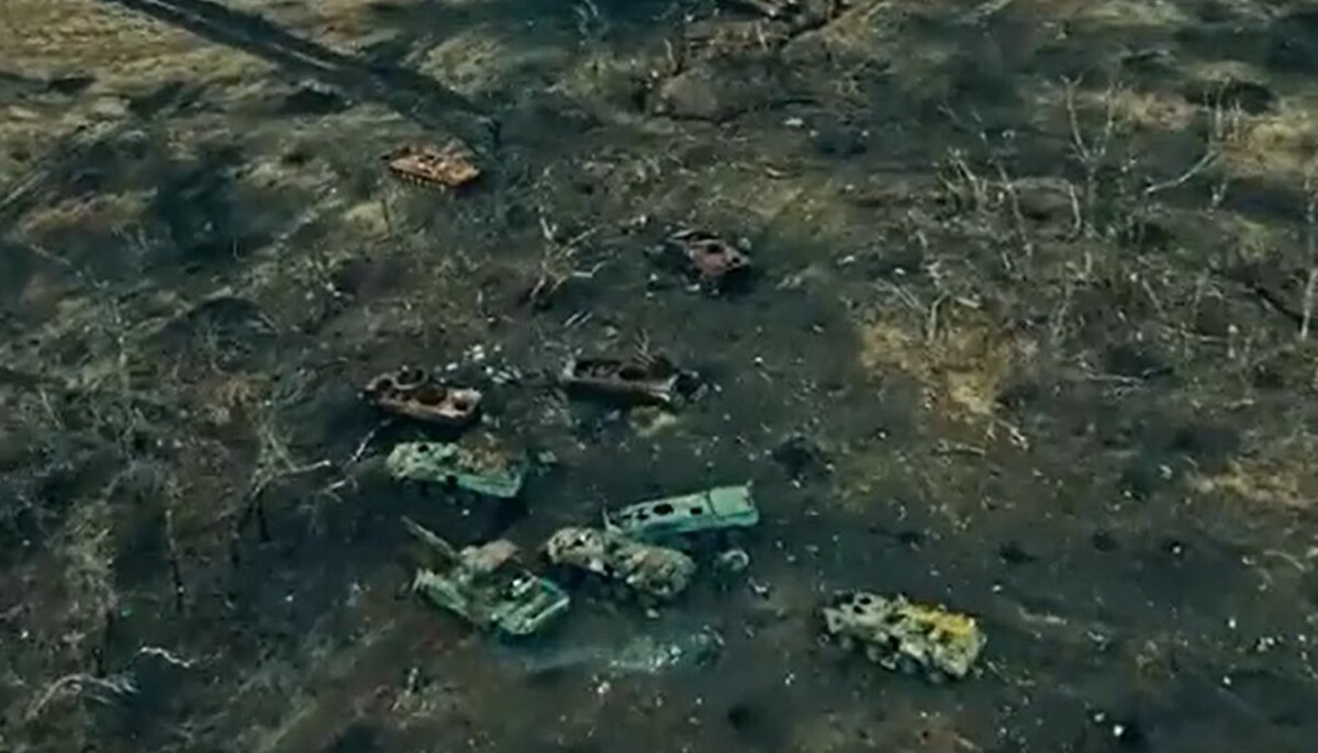  俄軍位於阿夫迪夫卡的坦克遭到烏軍破壞。 圖 : 翻攝自 Dmitri X（前推特）帳號 