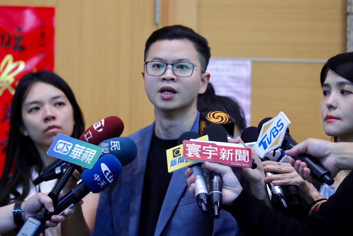  國民黨智庫副執行長、桃園市議員凌濤點名在2024總統大選，直言柯辦總幹事黃珊珊是主戰派，是藍白合破局的罪魁禍首。 圖：翻攝自凌濤臉書 