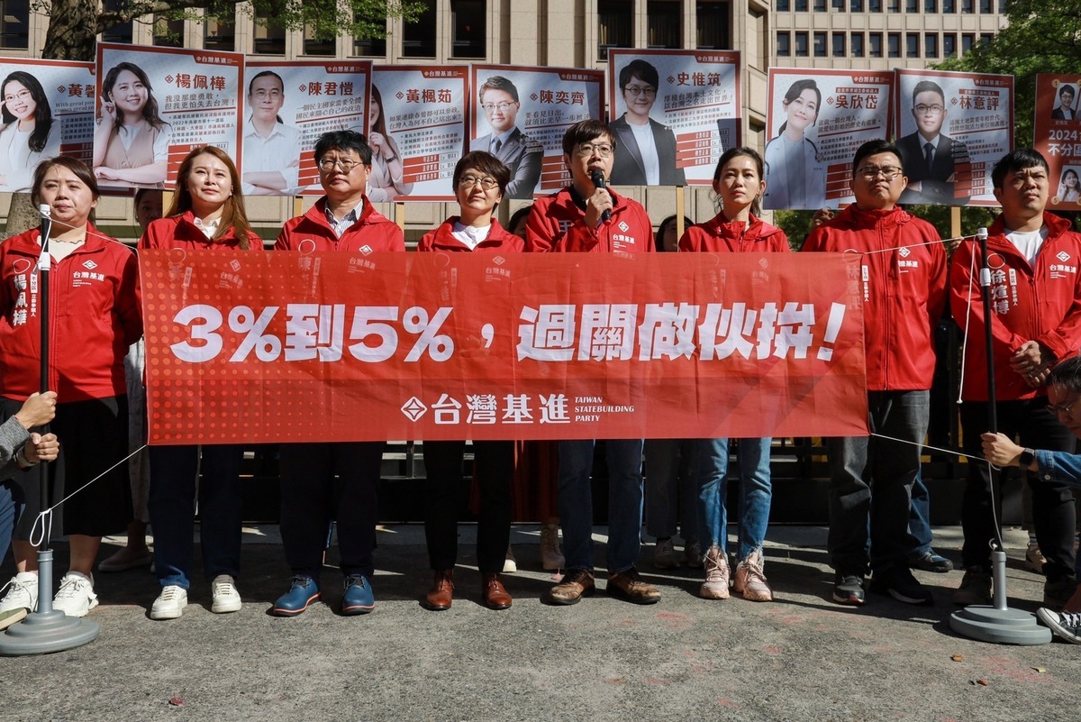  台灣基進赴中選會登記不分區立委。 圖：台灣基進/提供 