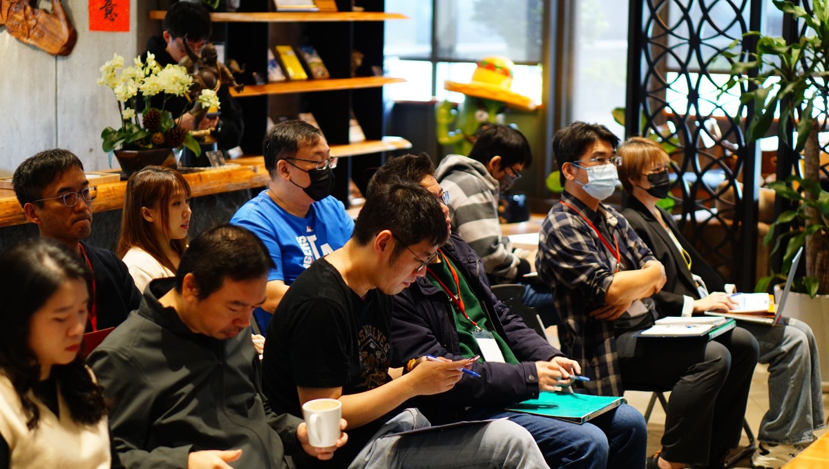  新創團隊透過經驗分享與產品介紹，與網銀國際等企業進行交流 圖：網銀國際/提供 