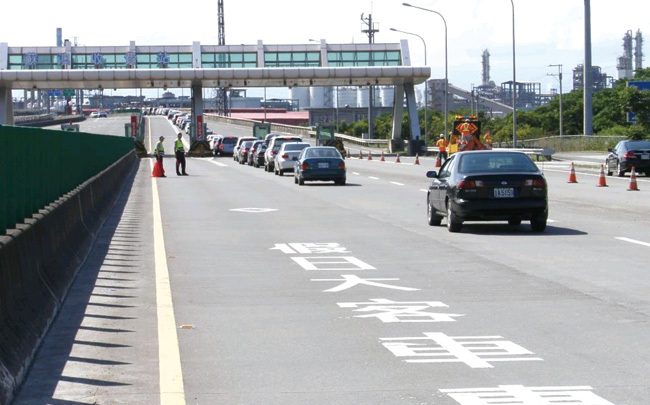 12/25行憲紀念日!國道「單一費率75折」優惠