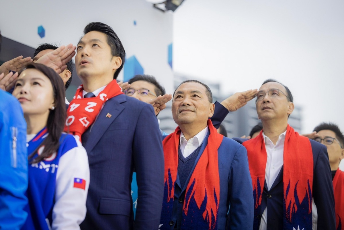 侯友宜(中)將率國民黨大咖南下高雄大造勢。 圖：侯友宜競選辦公室/提供（資料照） 