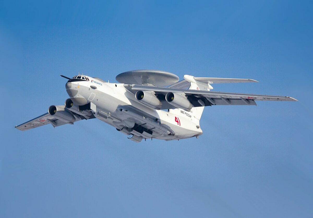  俄軍一架 A-50「熊蜂」預警機及作為「空中指揮所」的伊留申 Il-22 型管制機，遭烏軍擊毀，然而基輔於聲明中並未具體說明其摧毀方式。（圖為 A-50） @Matheus51672566 