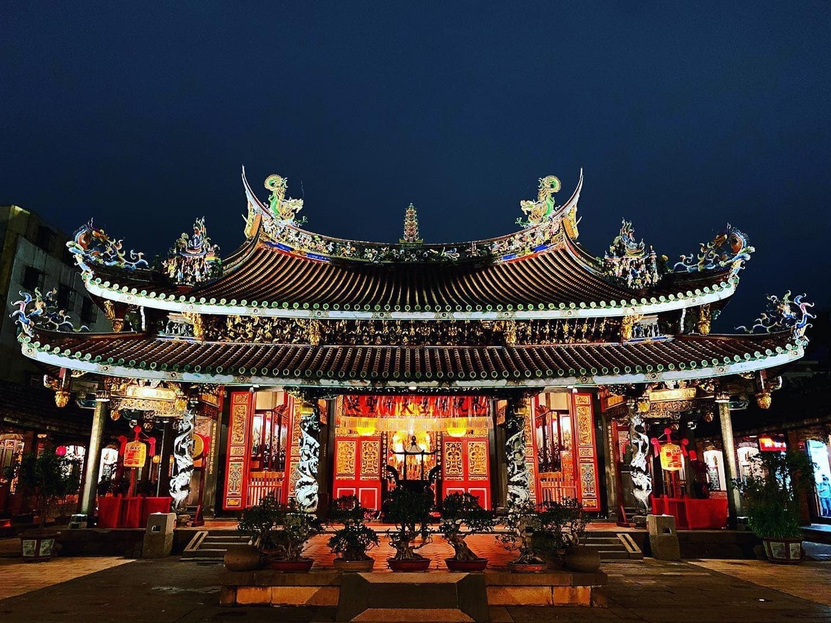  台北市大龍峒保安宮夜景圖。 圖：取自臺北大龍峒保安宮臉書 