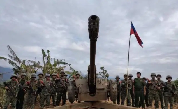  緬甸叛軍繳獲的緬軍大砲。 圖 : 翻攝自唐駁虎 