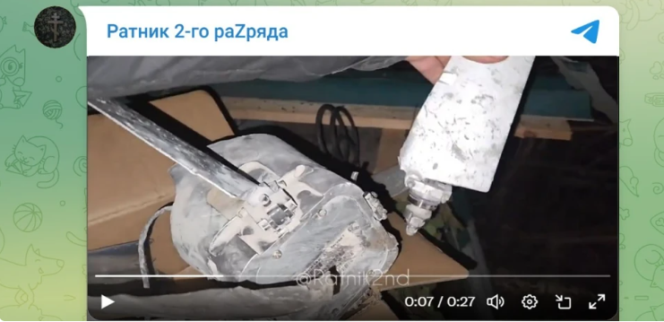 一些被襲擊的俄軍，拍攝了 GLSDB 殘骸的影片，並將其發布到電報頻道一個名為「二級戰士」的帳號上。