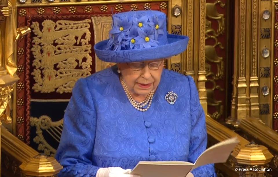 女王伊麗莎白二世今（20）日到新一屆國會發表開議演說。   圖：翻攝英國王室臉書
