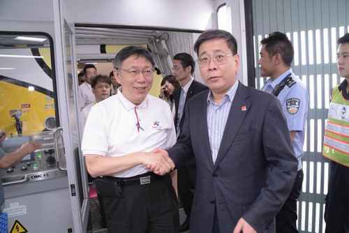台北市長柯文哲(左)、上海台辦主任李文輝(右)   圖：台北市政府提供(資料畫面)