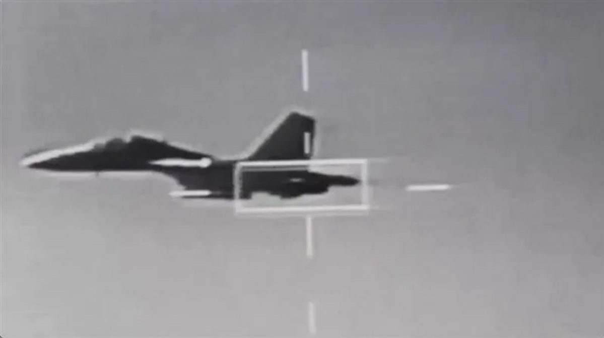  國防部釋出空軍監控殲-16型機畫面。 圖：國防部提供 
