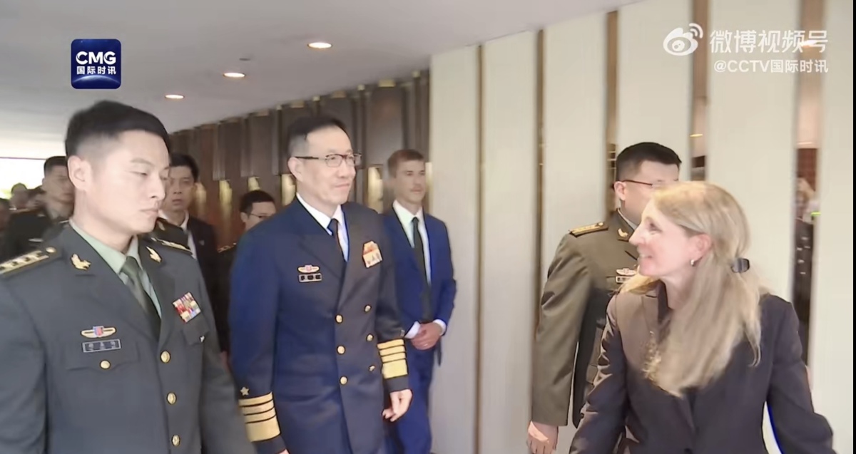  中國國防部長董軍（中）。 圖：翻攝自CCTV 