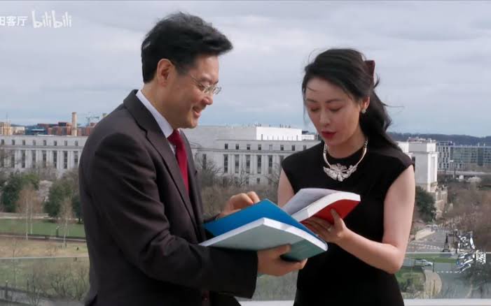  傅曉田（右）被傳出與前中共外長秦剛婚外情，還赴美為他產下一子。 圖：翻攝自重建 X（前推特）帳號 