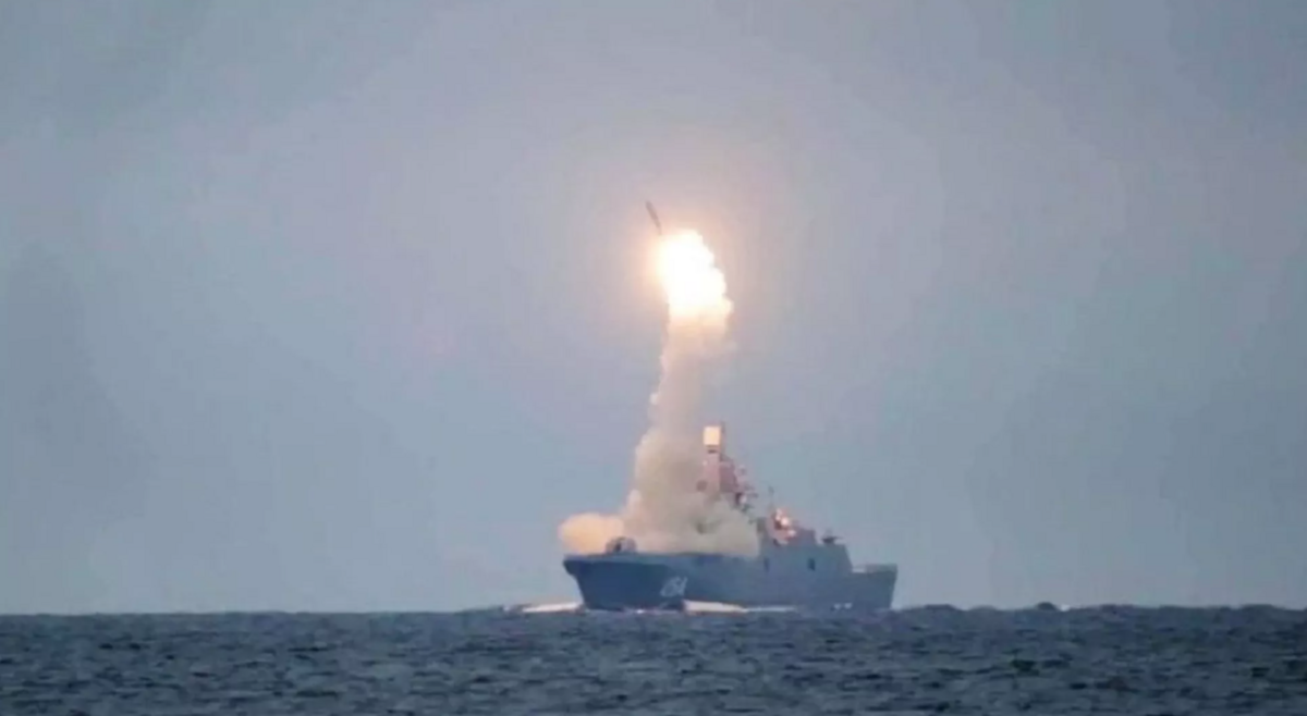  俄國艦艇裝備的武器包括「鋯石」高超音速巡航飛彈、「口徑」巡航飛彈和「縟瑪瑙」巡航飛彈。(資料照片) 圖 : 翻攝自俄國防部 