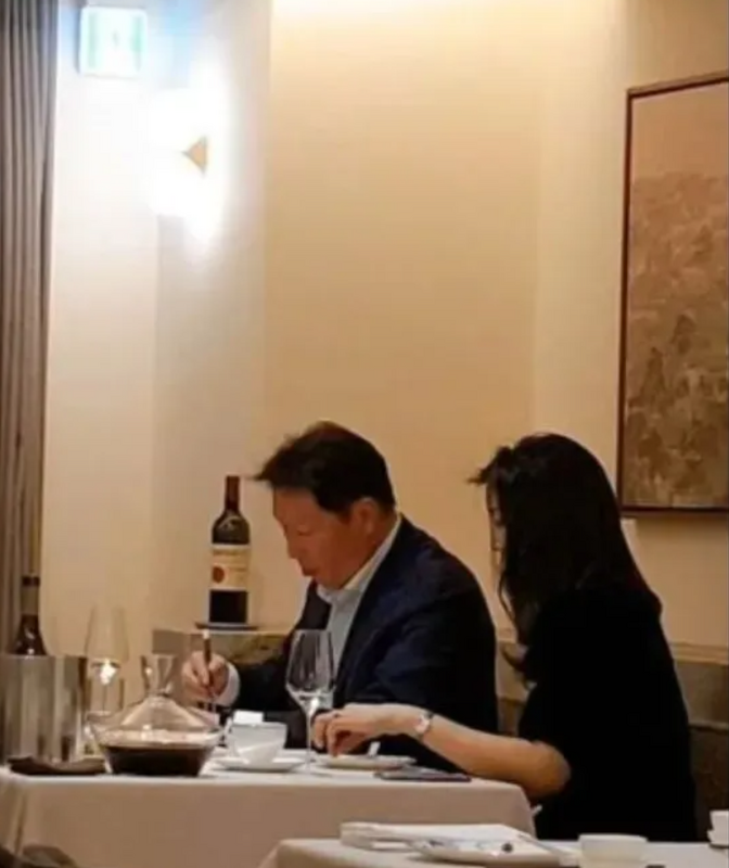 崔泰源與婚外情人。