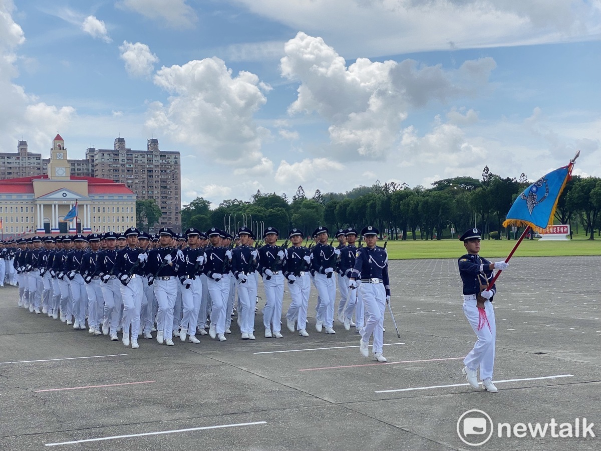  2025年國軍募兵與招生罕見「超標」。圖為黃埔軍校百年校慶典禮。 圖：周煊惠 / 攝 