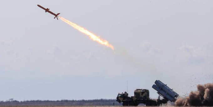  烏克蘭改裝自製的海王星飛彈，替代美軍提供的 ATACMS 戰術導彈打擊俄羅斯境內的目標。 圖 : 翻攝自推特