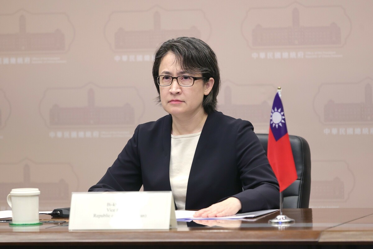  副總統蕭美琴應英國智庫邀請，以視訊方式發表演說，並與現場觀眾及媒體進行問答交流。 圖：總統府提供 