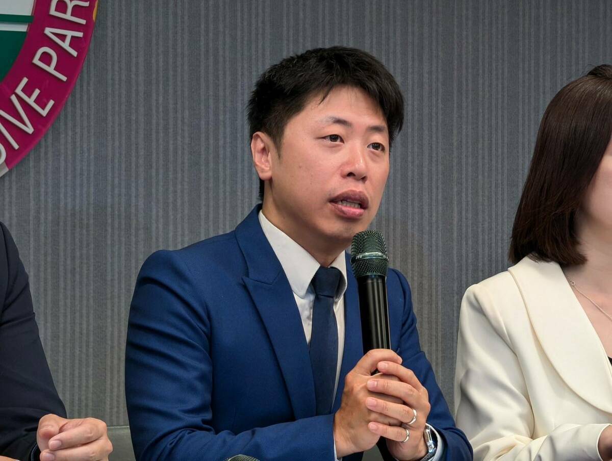  基隆市議員張之豪表示，四週前國民黨基隆黨部曾表示，發起罷免他的行動是由民間團體所為，與國民黨無關，但今日檢調仍前往國民黨基隆市黨部進行搜索，充分證明連檢警都不相信國民黨的說詞。 圖：民進黨提供（資料照）