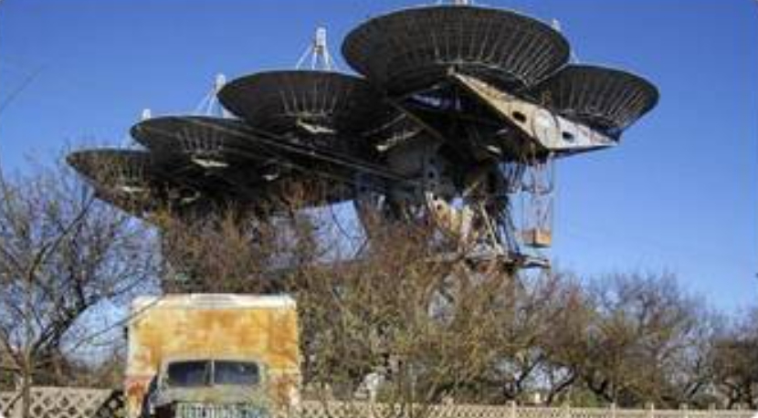  俄羅斯 NIP-16 衛星通訊和太空追蹤綜合體，該綜合體位於克里米亞半島葉夫帕托裡亞的維蒂諾村。 圖 : 翻攝自零度Military 