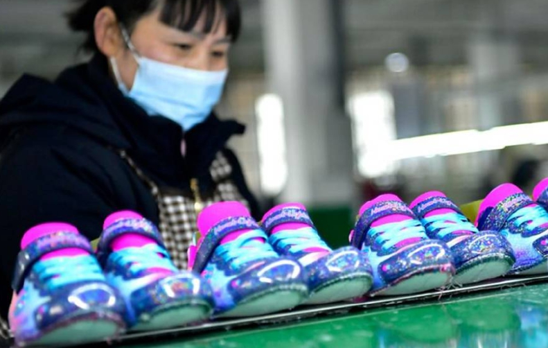  印尼宣布對中國鞋類、陶瓷加徵200%關稅。 圖 : 翻攝自新華社 