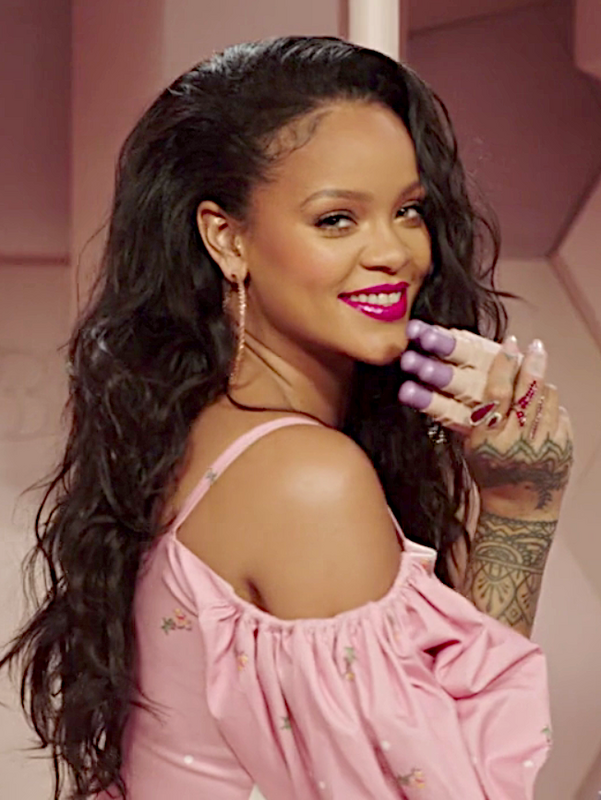 今年 3 月巴貝多籍流行歌手蕾哈娜(Rihanna)也在阿南特與的麥昌特預熱婚禮派對演出。 今年 3 月巴貝多籍流行歌手蕾哈娜(Rihanna)也在阿南特與的麥昌特預熱婚禮派對演出。