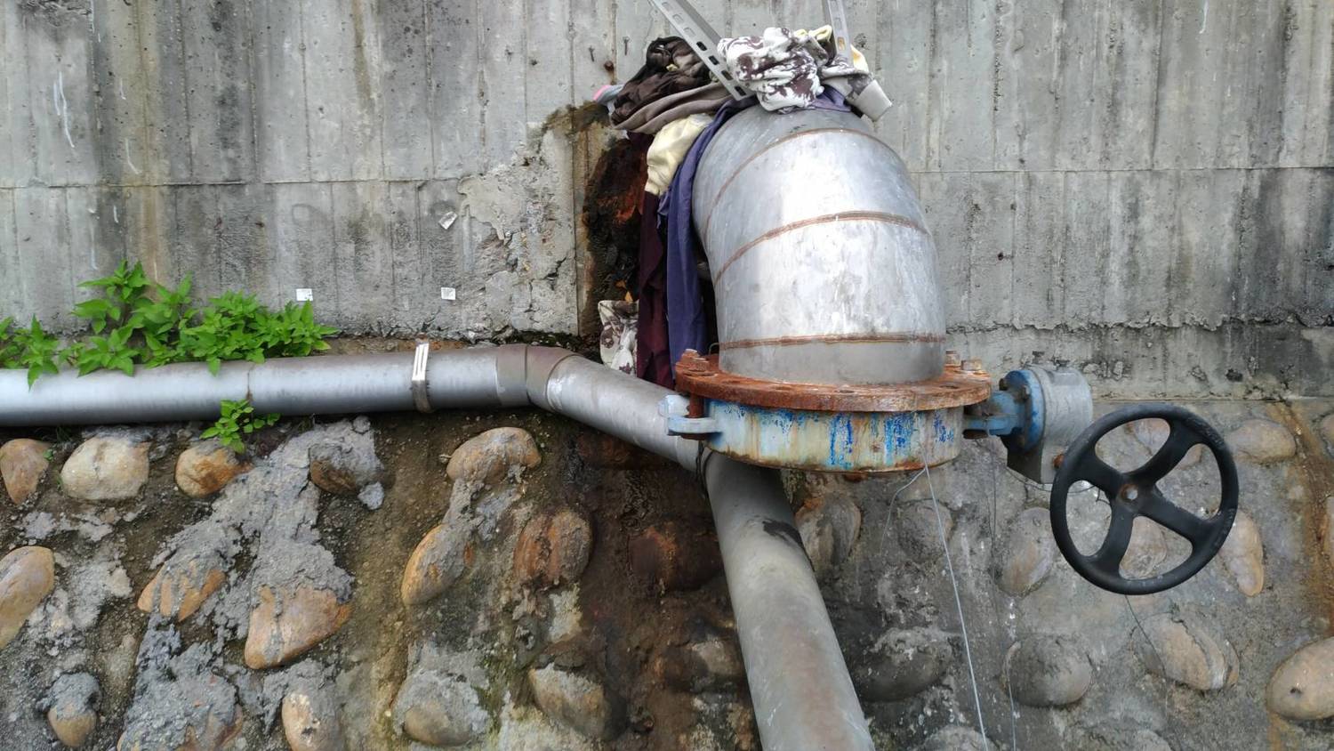 環保局查出汙水來自台灣妙管家工廠。   圖:台中市環保局/提供