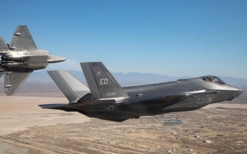 F-35、 F-22戰機誰更強? 外媒:「這功能」讓它成為「未來戰爭之王」
