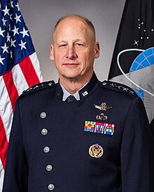  美國太空軍太空作戰部副部長蓋特蘭（Michael Guetlein）表示，11 月已提交初版實施規畫，但還在內部審查程序中。 圖：翻攝自維基百科 