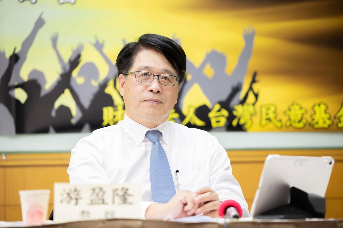  台灣民意基金會董事長游盈隆近日與曹興誠發生多次言語交鋒。 圖：翻攝自游盈隆臉書 