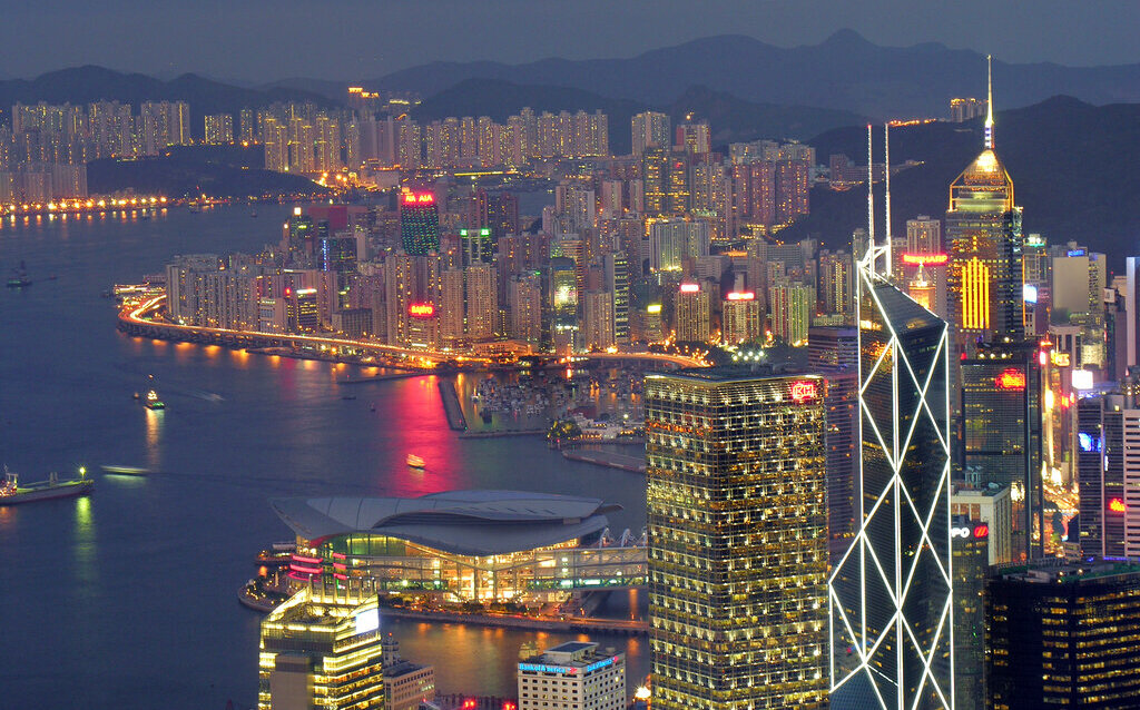 洪耀南觀點》望北樓換了燈火:2026 房產大亨的「滯港」黃昏