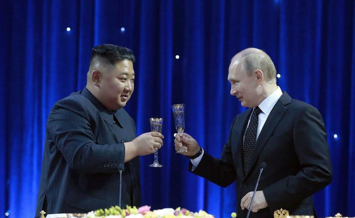 同時，俄羅斯與北韓的軍事合作也愈加頻繁。圖為普丁與北韓領導人金正恩。