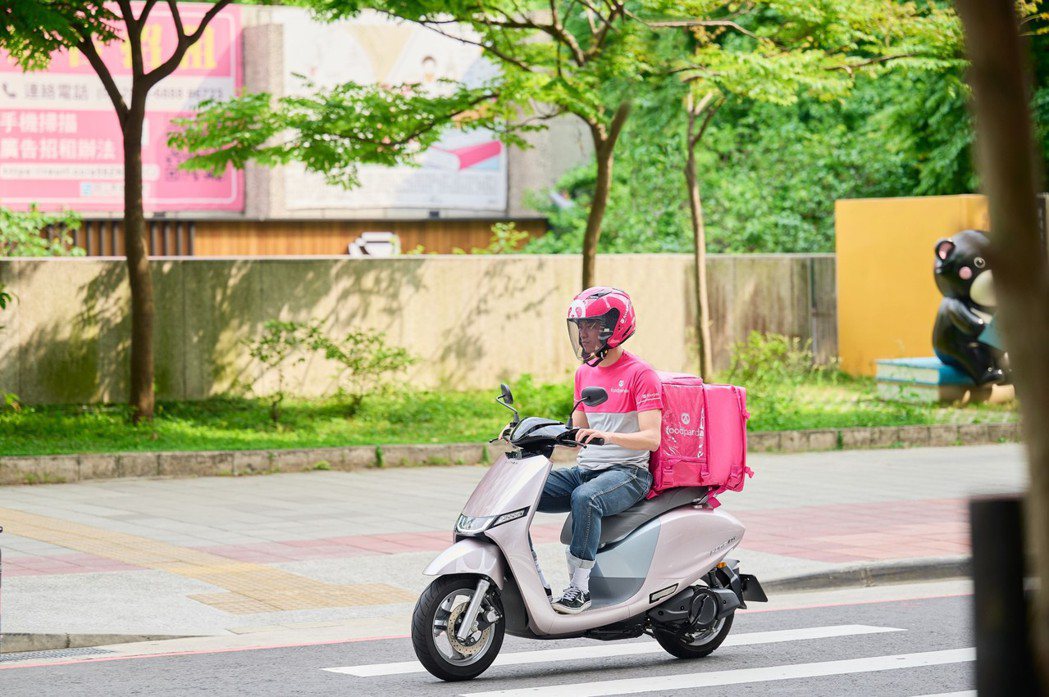憂外送只剩「兩個Logo、一種選擇」 學生團體籲擋下Grab併foodpanda
