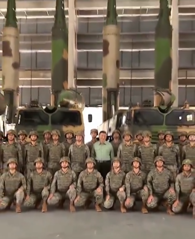  中國領導人習近平近日在視察解放軍火箭軍某旅時表示，軍隊要全面加強訓練備戰。 圖：翻攝自新聞調查 X 帳號 