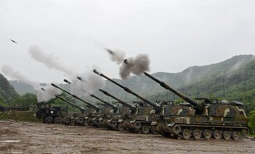 南韓155 毫米榴彈砲與砲彈。 圖：翻攝自 @Israelwaronhama X 帳號 