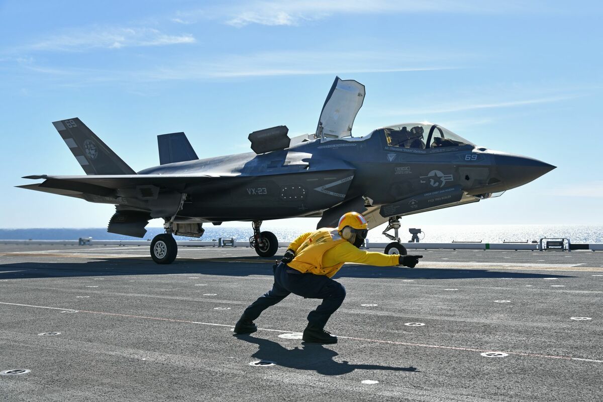  美軍F-35戰機從甲板上起飛。 圖：翻攝「X」@JMSDF_PAO 