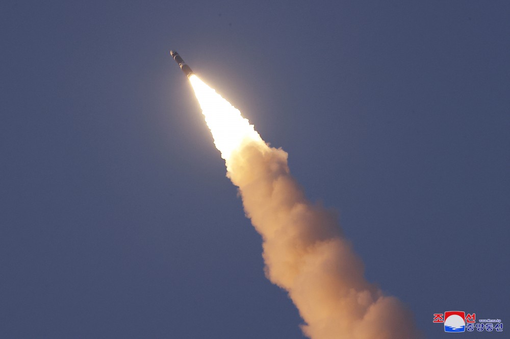  北韓10月31日試射新型洲際彈道導彈「火星-19」。 圖：翻攝朝中社 