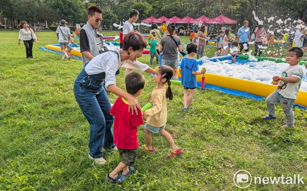 陳亭妃邀鄉親開箱妃妃姐姐親水萌樂園  水萍塭公園親子爆場嗨翻天