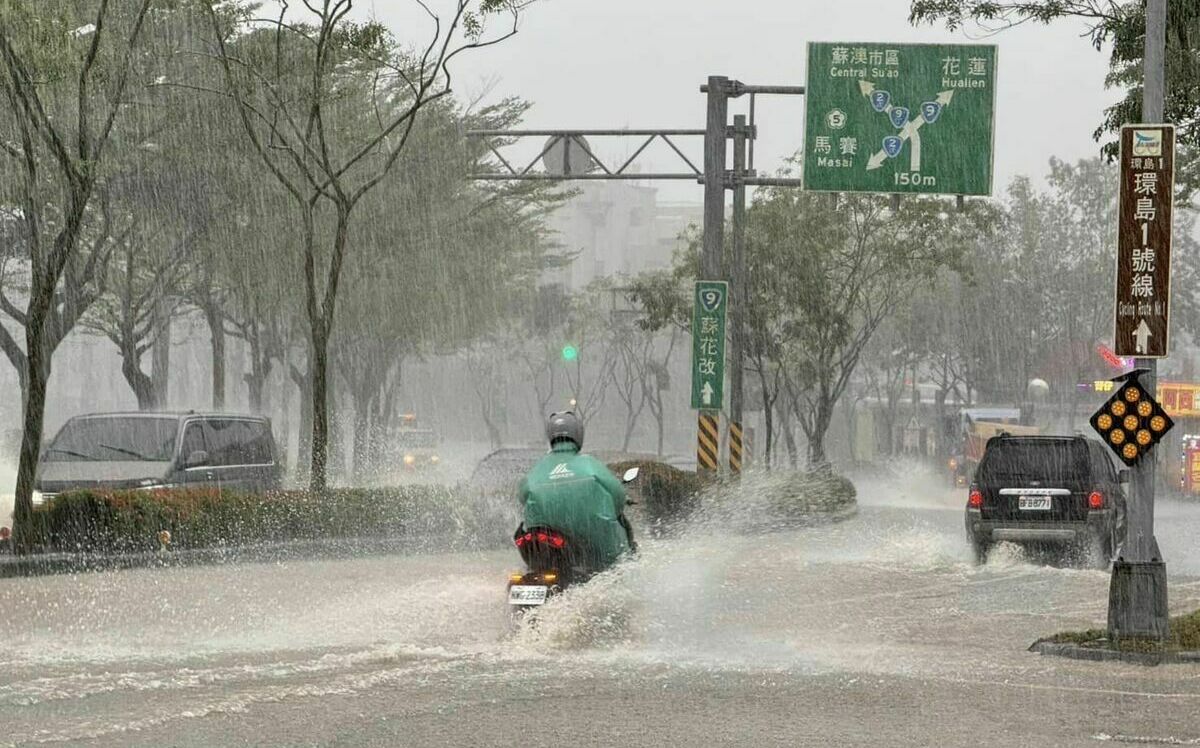 大雨轟炸宜蘭！2高中職進修部今晚停課 福山植物園休園2天/台9、台9丁蘇澳崇德段不排除預警性道路封閉