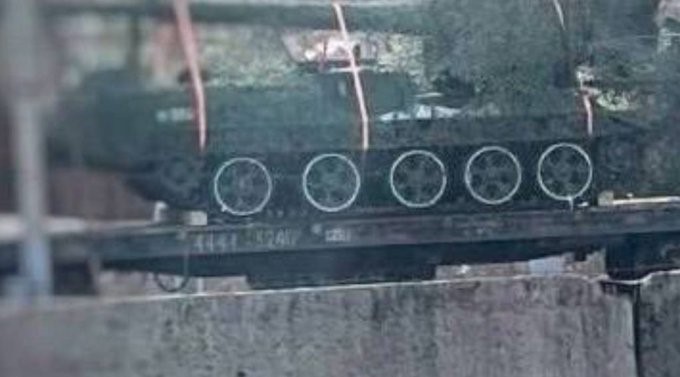 近期在俄羅斯的鐵道上首次目擊到北韓 170 毫米 M1989 型「谷山」自走砲。 圖:擷自 X 帳號@NOELreports 近期在俄羅斯的鐵道上首次目擊到北韓 170 毫米 M1989 型「谷山」自走砲。 圖:擷自 X 帳號@NOELreports
