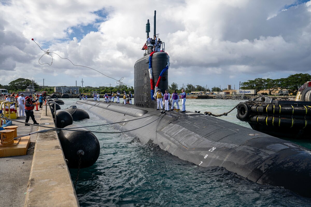  美國海軍「維吉尼亞級」核動力攻擊潛艦「明尼蘇達號(SSN-783)」。圖為潛艇上的水兵。(示意圖) 圖：翻攝「X」@USNavy 