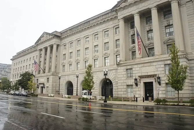 美國商務部針對進口半導體展開所謂「232調查」，最終報告即將公布，可能導致對相關產品加徵關稅。美國商務部 。   圖 : 翻攝自央視新聞