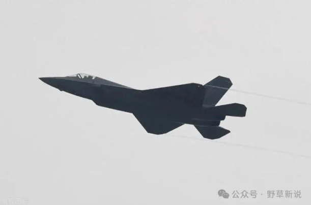  中國在珠海航展上高調展示殲-35 隱形戰機。 圖：翻攝自 地球班往事 