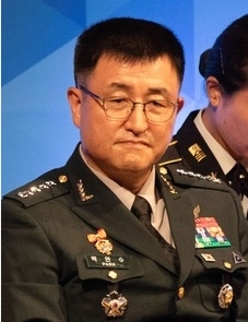  韓國陸軍參謀總長朴安洙當天表示，他已就緊急戒嚴風波向前國防部長官金龍顯提出辭職。報導稱，朴安洙此前被任命為戒嚴司令官。 圖 : 翻攝自維基百科 