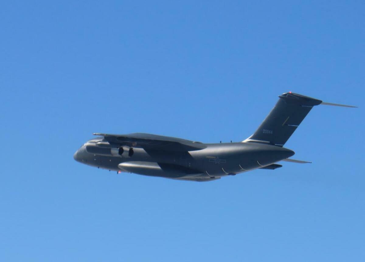 2024年11月30日,中共運油-20加油機也飛到宮古海峽,日本航空自衛隊近距離監視並拍下照片。 圖:翻攝mod.go.jp 2024年11月30日,中共運油-20加油機也飛到宮古海峽,日本航空自衛隊近距離監視並拍下照片。 圖:翻攝mod.go.jp