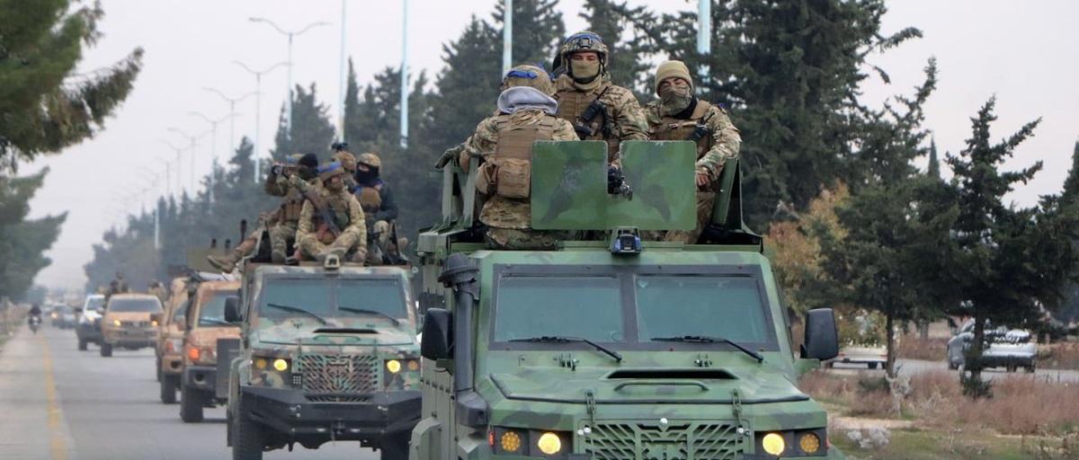  大量全副武裝的維吾爾人乘坐深入大馬士革的軍車。 圖：翻攝自 Inty熱點新聞 X 帳號 