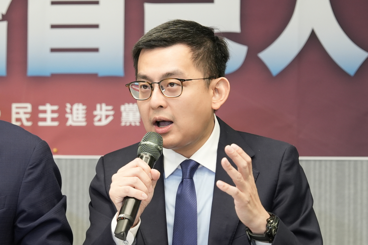  民進黨新北議員卓冠廷強烈建議對共諜施以鞭刑。 圖：取自卓冠廷臉書（資料照） 