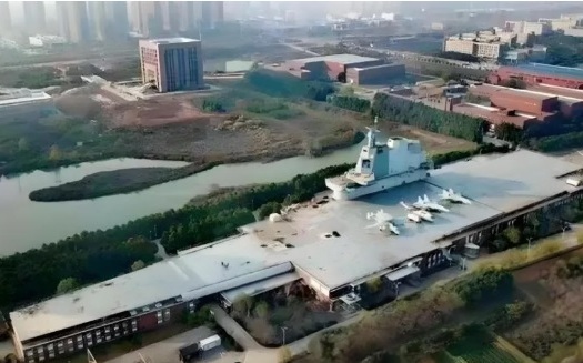 中國秀「水泥版」巨艦模型！ 專家：疑將建10萬噸核動力航母搭載六代機