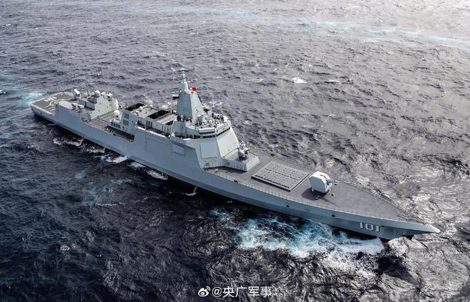 中國解放軍海軍055型飛彈驅逐艦首艦「南昌號(舷號101)」。 圖:翻攝「微博」@央廣軍事 中國解放軍海軍055型飛彈驅逐艦首艦「南昌號(舷號101)」。 圖:翻攝「微博」@央廣軍事
