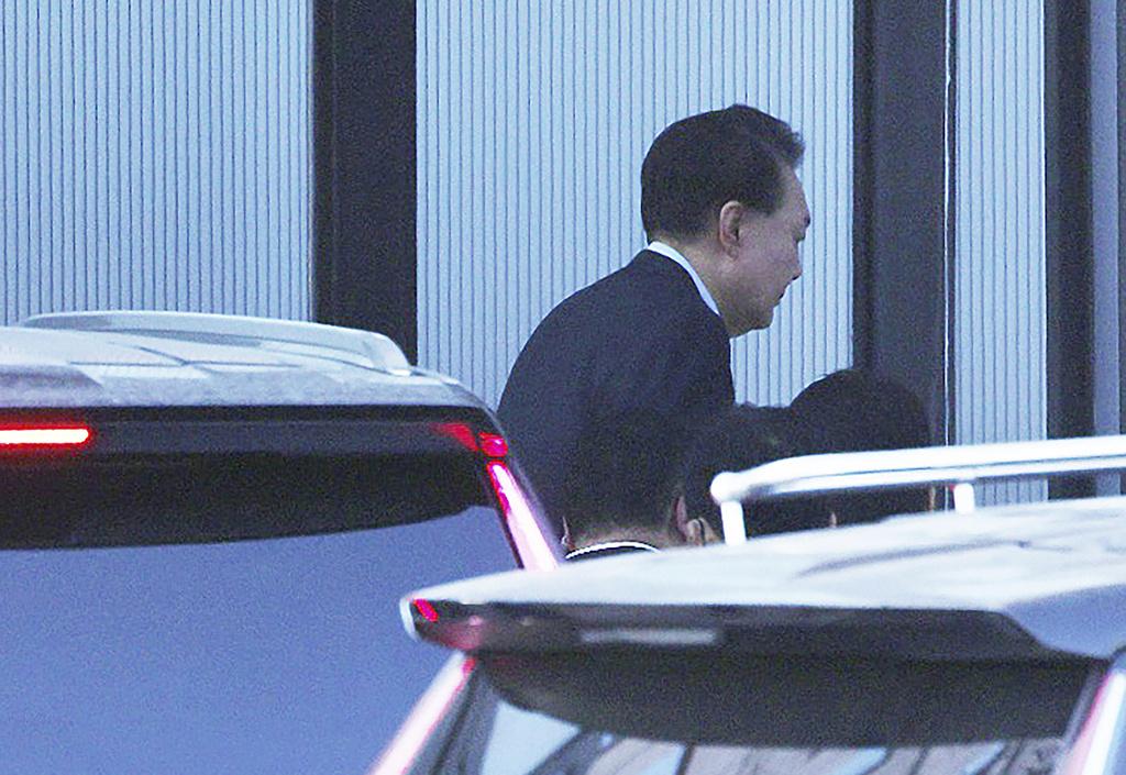  南韓公調處宣布，已經對尹錫悅執行逮捕令，目前尹錫悅已經抵達公調處總部準備接受調查。 圖：達志影像／美聯社 